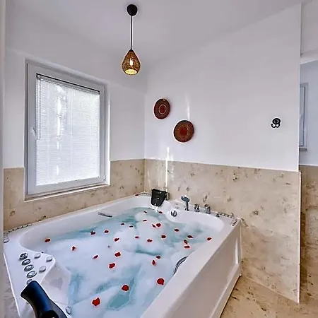 Ay Hotel 5*